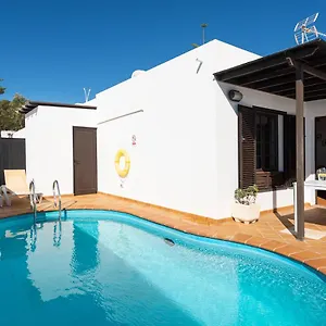 https://villa-princesa-guacimara-piscina-climatizada-y-bbq.puertodelcarmen-hotels.org